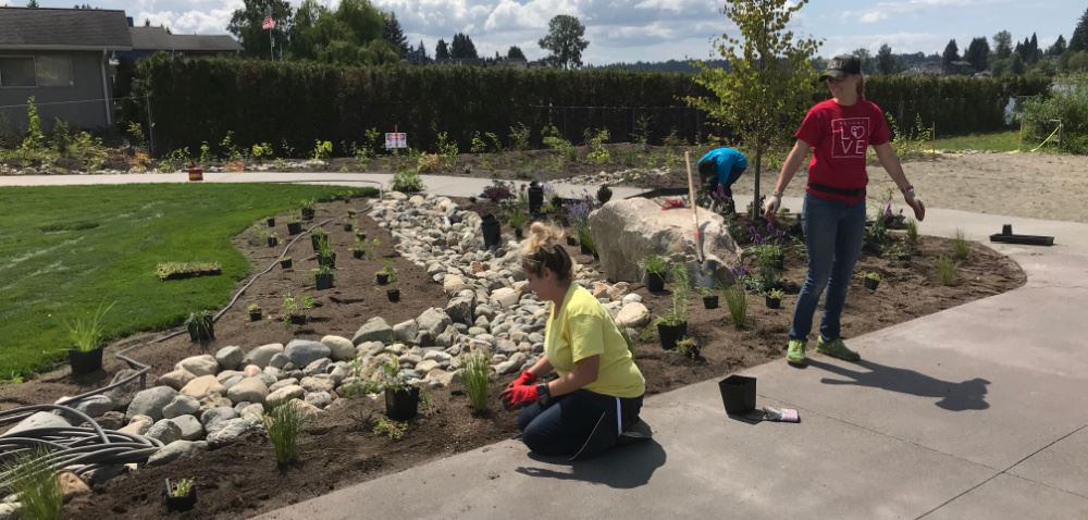 slideshow of Parks & Rec volunteers